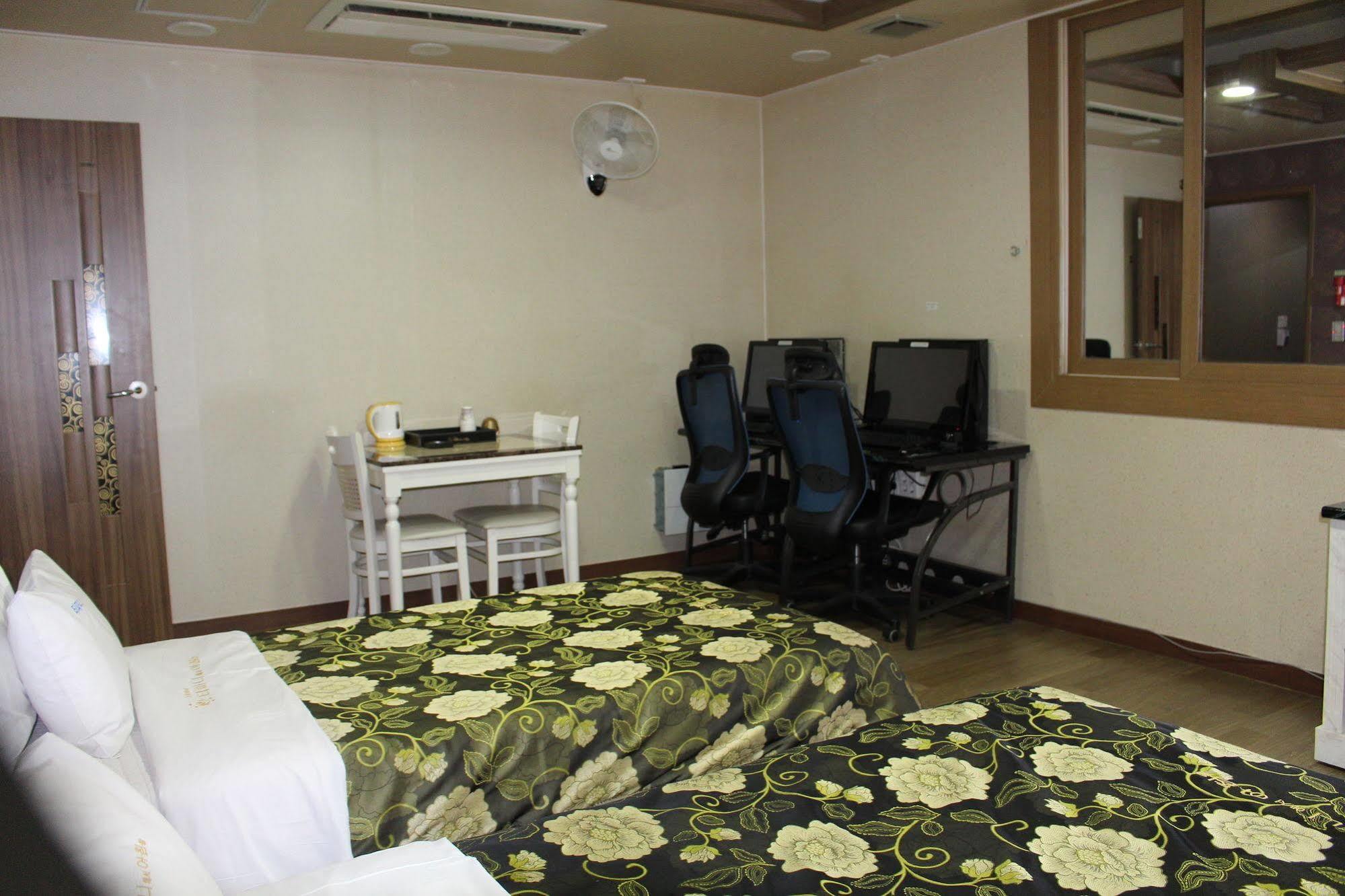 Tiffany Motel Mokpo Buitenkant foto