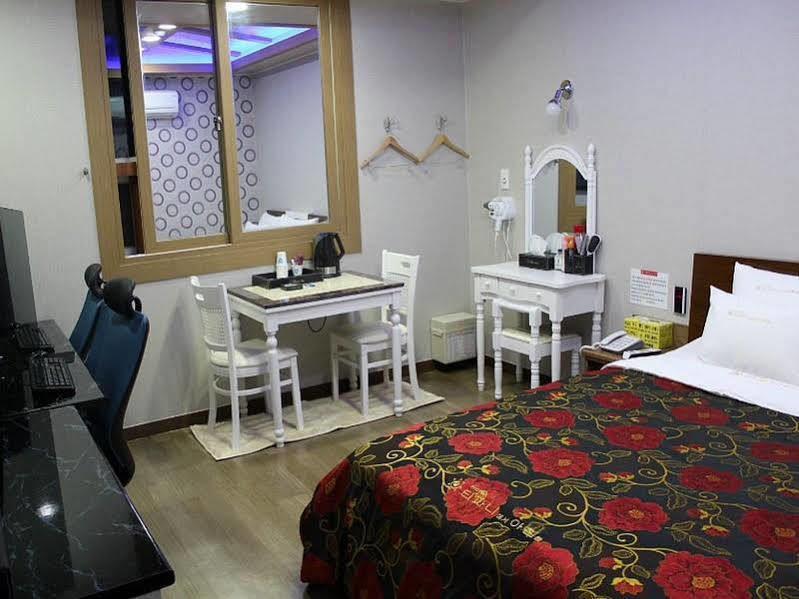 Tiffany Motel Mokpo Buitenkant foto