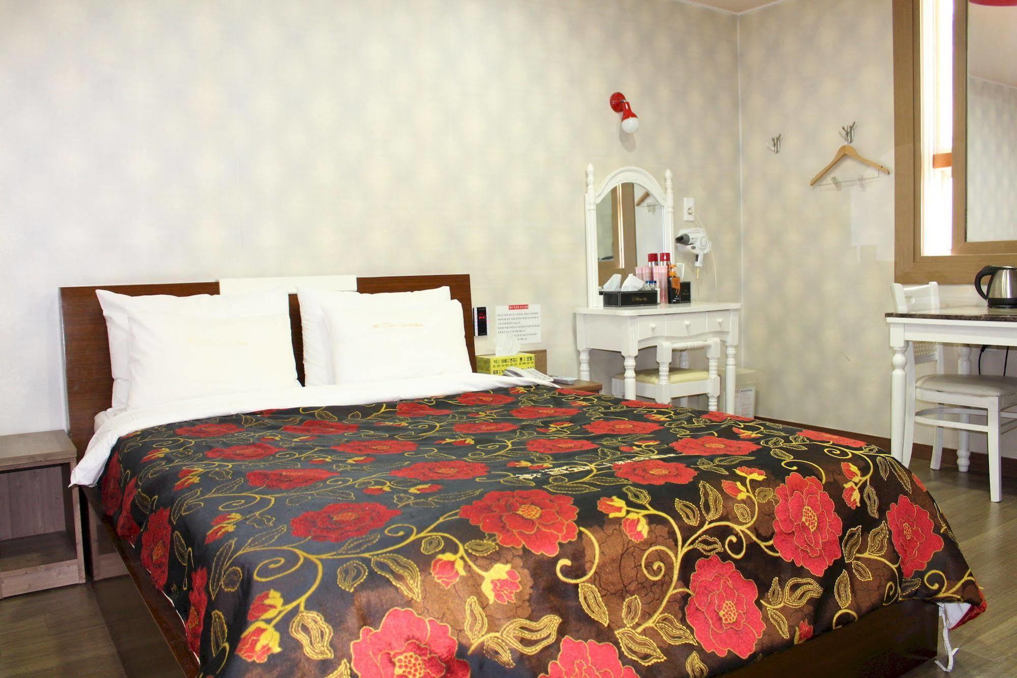 Tiffany Motel Mokpo Buitenkant foto
