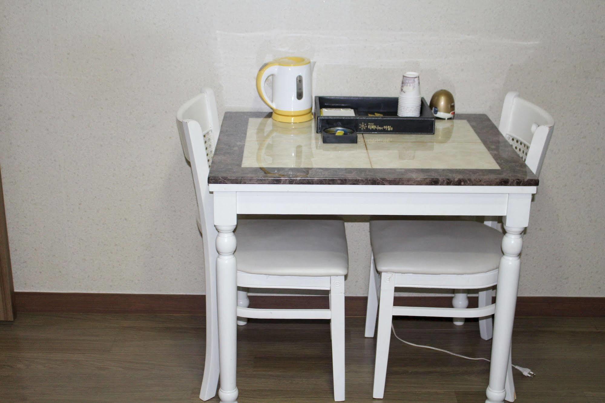 Tiffany Motel Mokpo Buitenkant foto