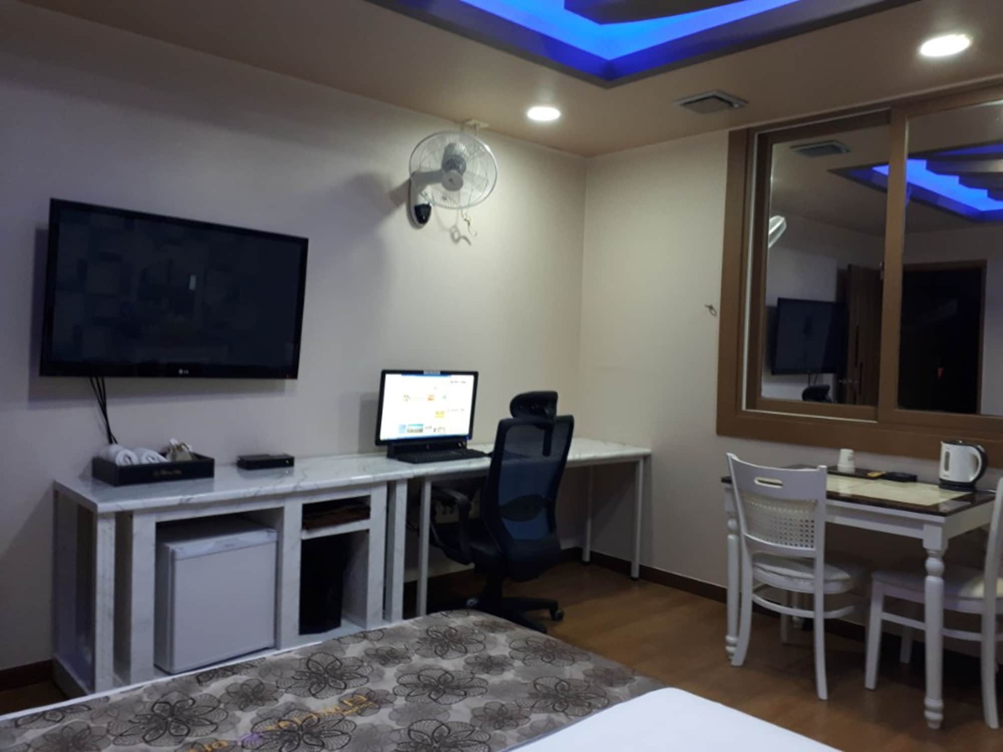 Tiffany Motel Mokpo Buitenkant foto